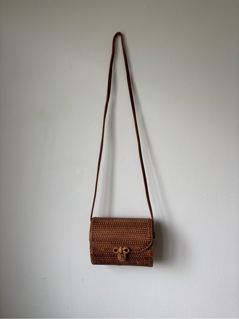 Bali Handwoven Brown Rattan Crossbody Bag with Leather Strap - Picture 3 of 8